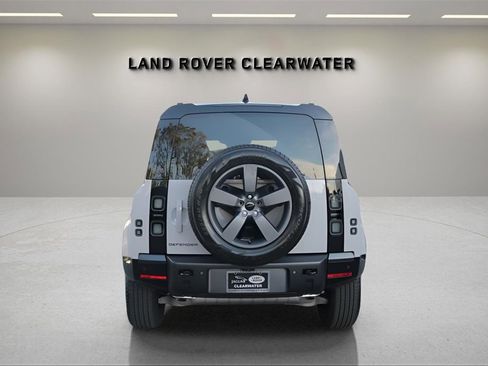 New 2026 Land Rover Defender 110 X-Dynamic SE image 4
