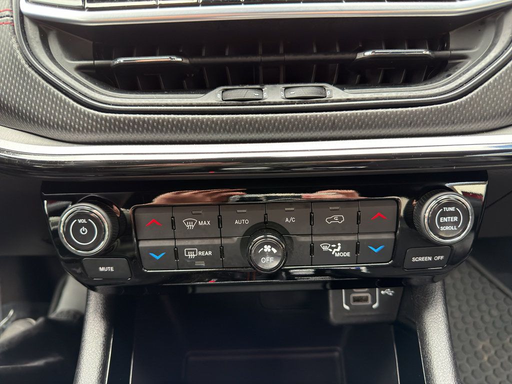Used 2025 Jeep Compass Trailhawk AWD/4WD image 23