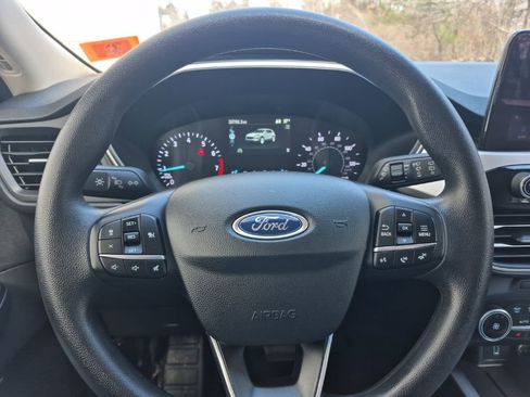 Used 2020 Ford Escape SE image 16
