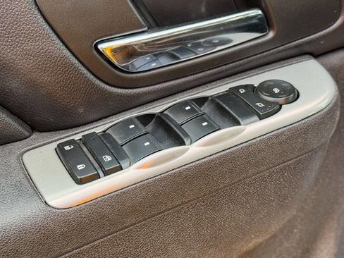 Used 2011 Chevrolet Suburban 2500 image 26