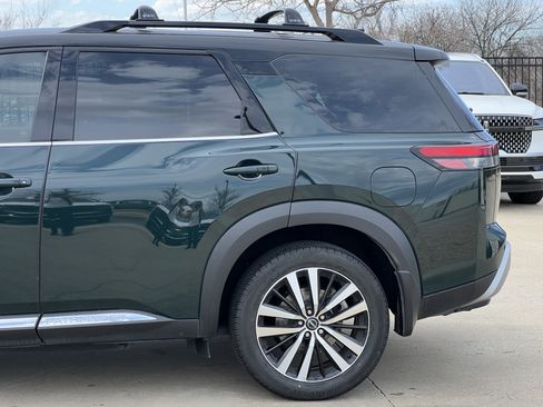 Used 2024 Nissan Pathfinder Platinum image 6