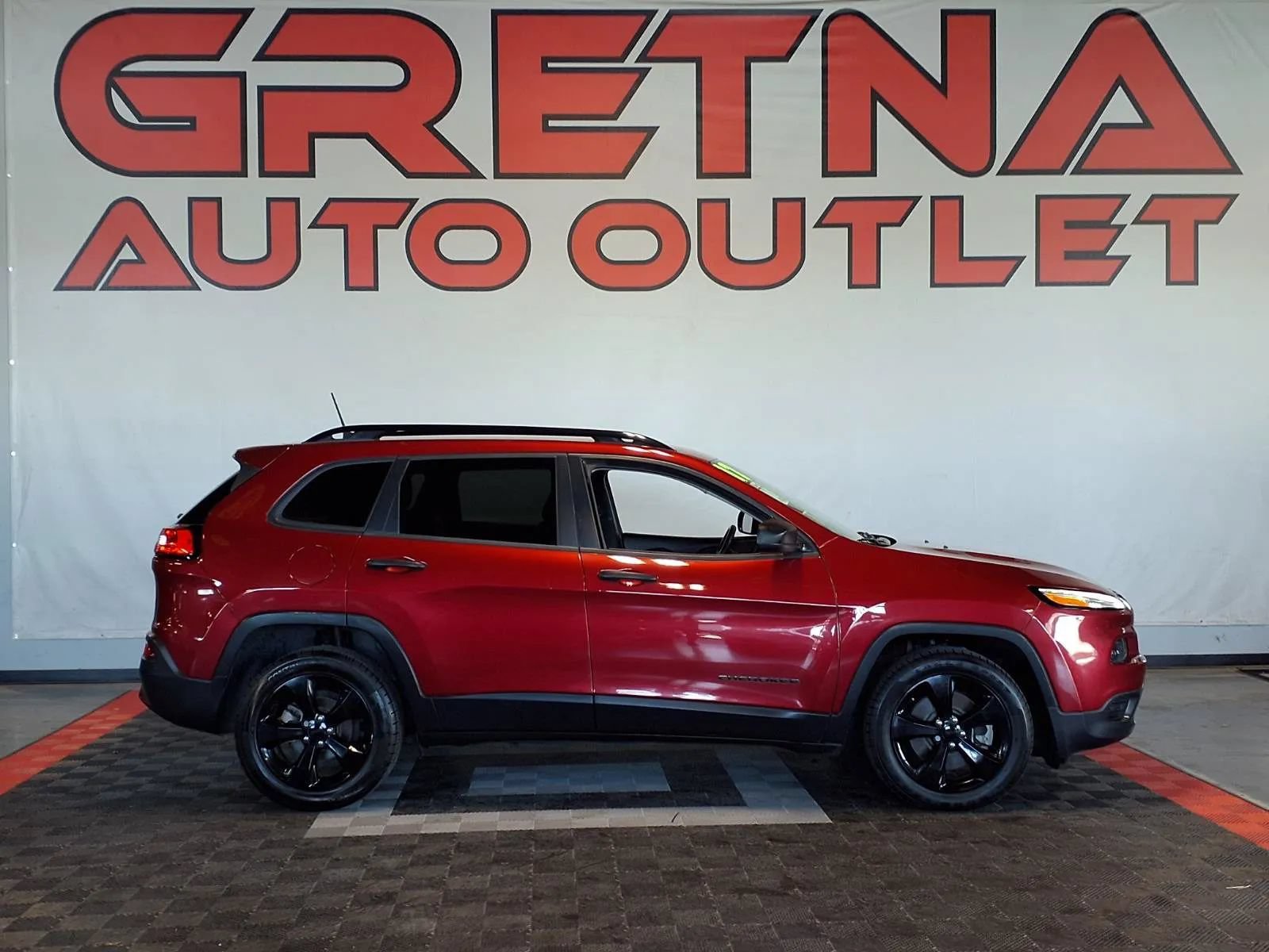 Used 2017 Jeep Cherokee Sport FWD image 1