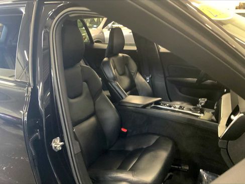 Used 2021 Volvo V60 T5 Cross Country image 6