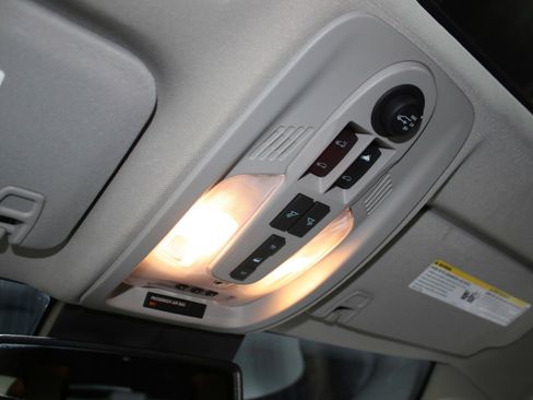 Used 2017 Chevrolet Equinox Premier w/ Enhanced Convenience Package image 45