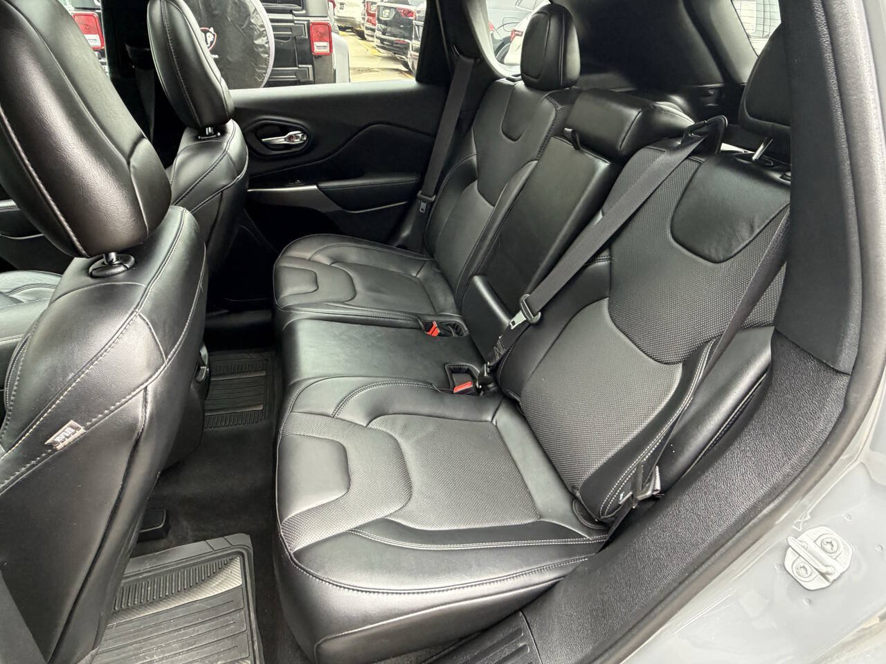 Used 2021 Jeep Cherokee Limited AWD/4WD image 17