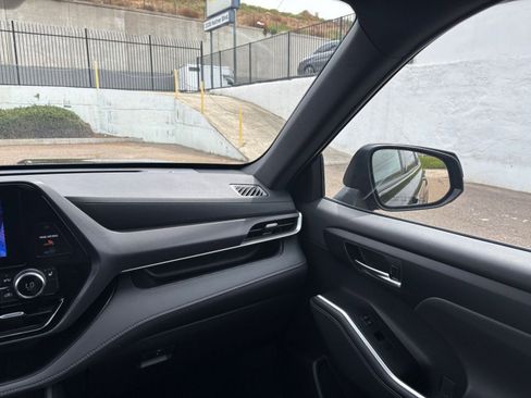 Used 2025 Toyota Highlander XSE image 38