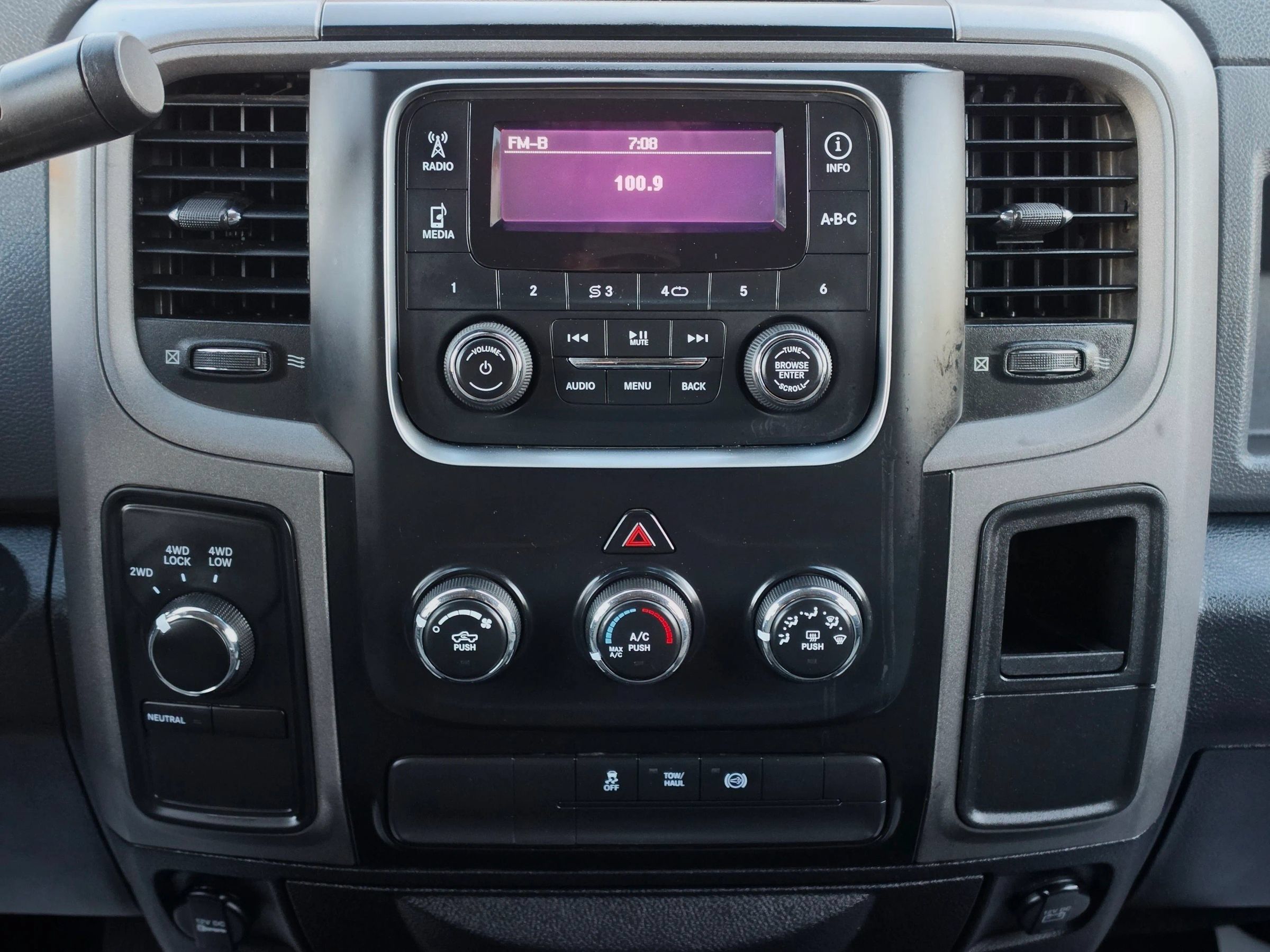 Used 2016 RAM 3500 Tradesman w/ Chrome Appearance Group AWD/4WD image 11