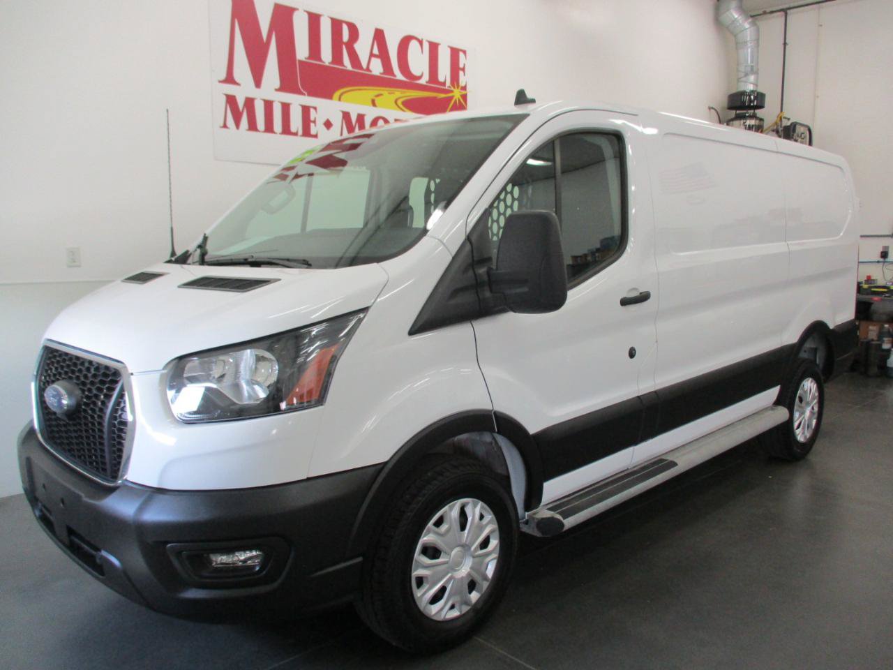 Used 2025 Ford Transit 250 Low Roof w/ Exterior Upgrade Package RWD image 3