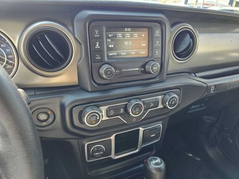 Used 2018 Jeep Wrangler Sport AWD/4WD image 25