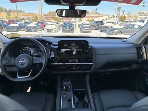 Used 2025 Nissan Pathfinder SL image 27