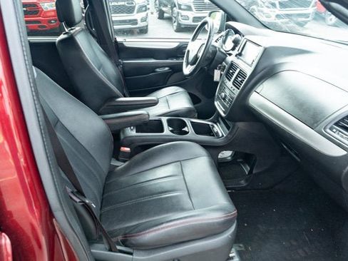Certified 2019 Dodge Grand Caravan GT FWD image 40