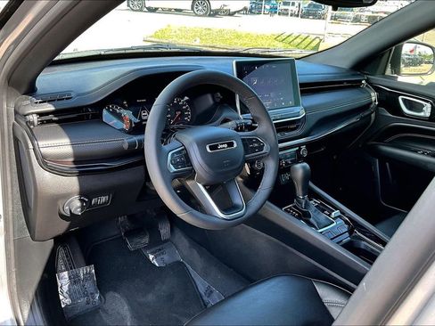 Used 2023 Jeep Compass Altitude image 14