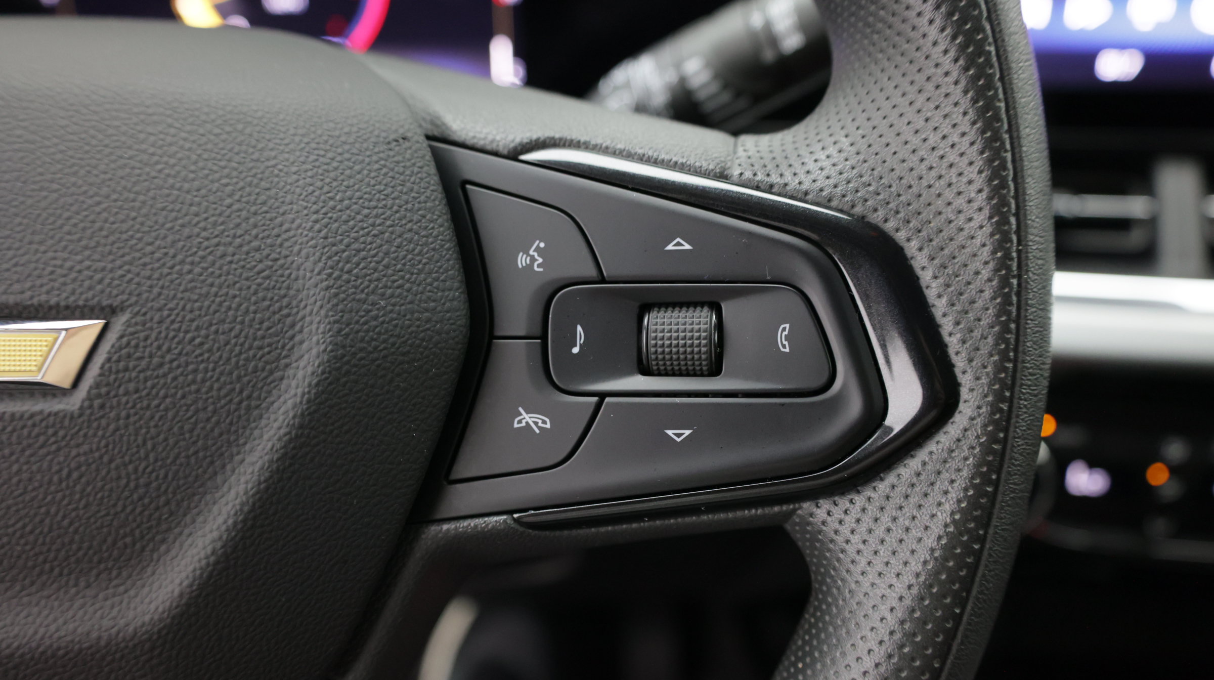 Used 2025 Chevrolet Trax LT FWD image 21