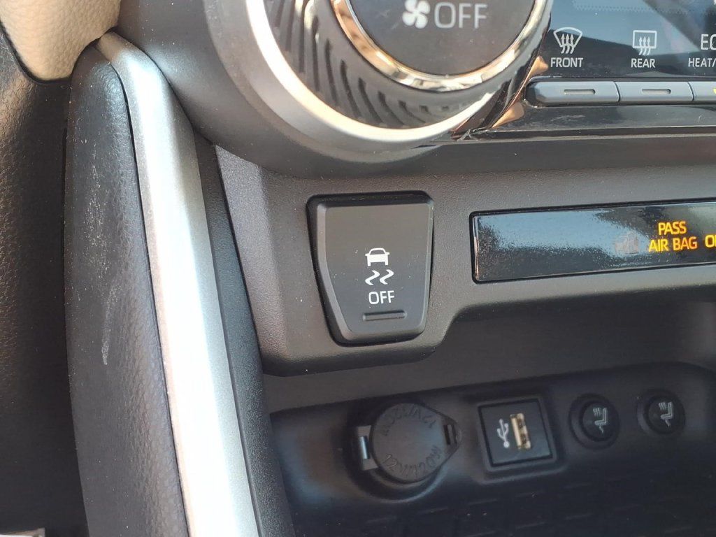Used 2024 Toyota RAV4 XLE w/ Convenience Package FWD image 23
