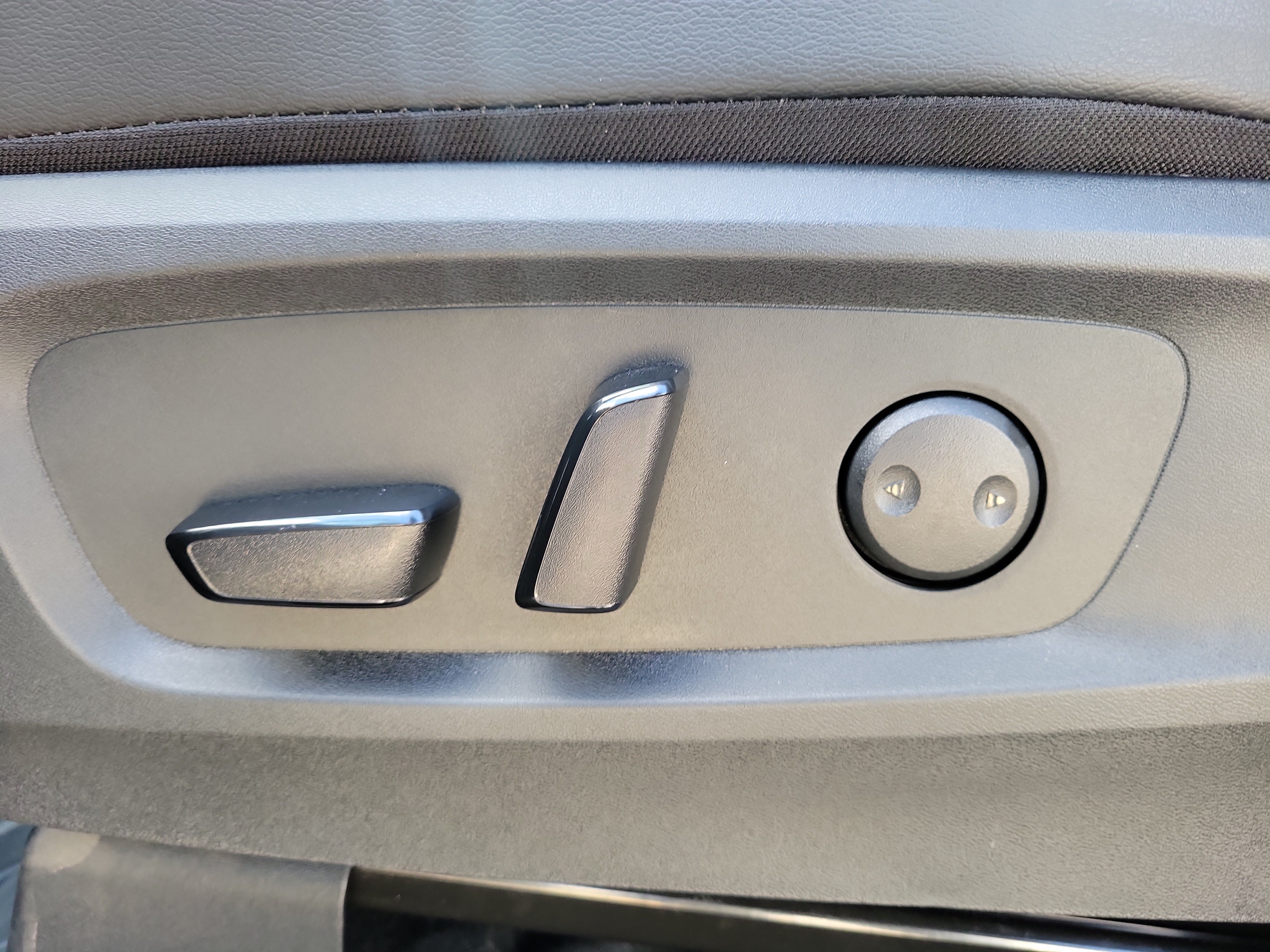 Certified 2025 Nissan Pathfinder SL FWD image 17