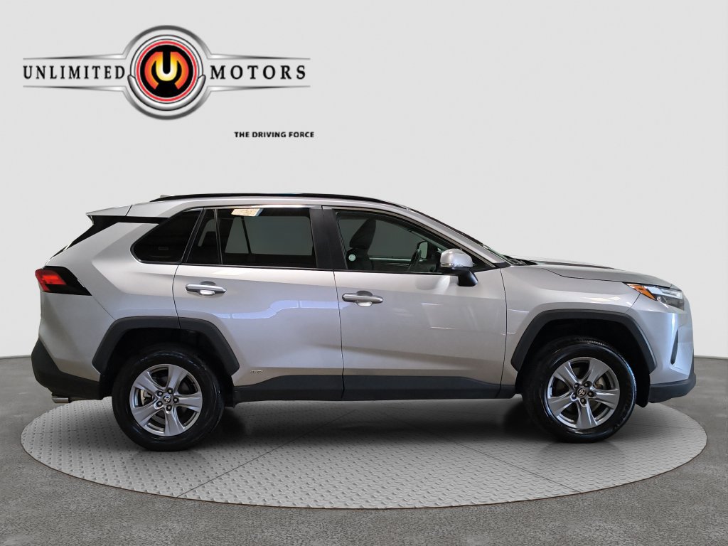 Used 2025 Toyota RAV4 XLE AWD/4WD image 2