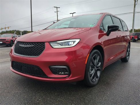 New 2026 Chrysler Pacifica Select image 8