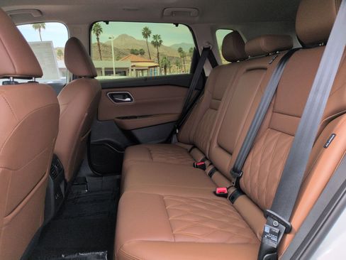 New 2026 Nissan Rogue Platinum image 11