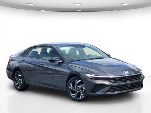 New 2025 Hyundai Elantra SEL image 10
