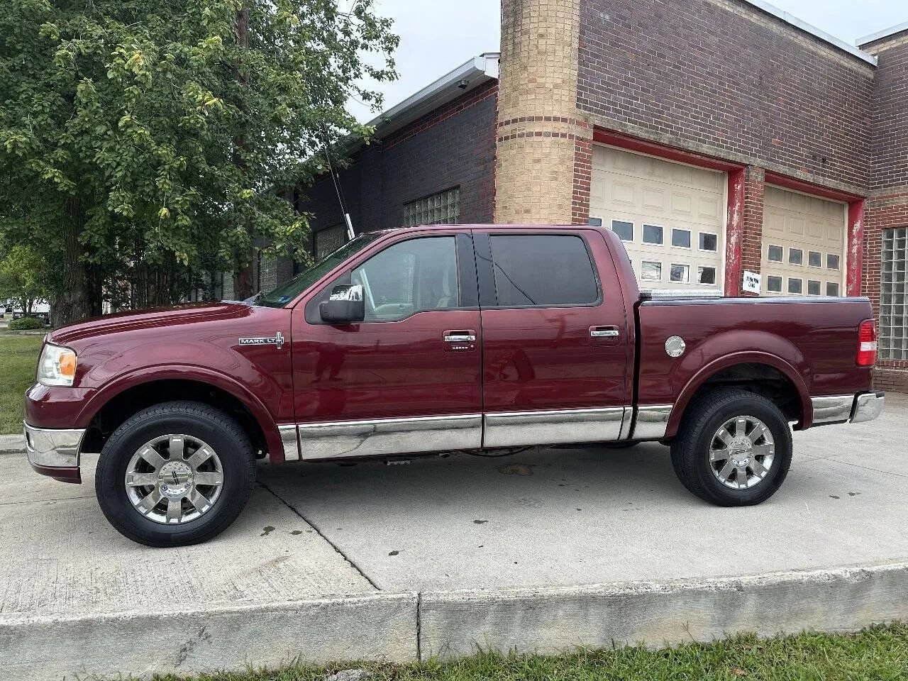 Used 2006 Lincoln Mark LT 4x4 image 10