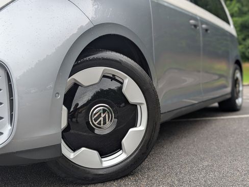 Used 2025 Volkswagen ID. Buzz Pro S Plus RWD image 35
