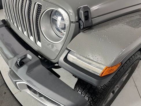 Used 2018 Jeep Wrangler Unlimited Sahara AWD/4WD image 13