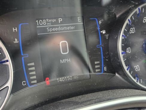 Used 2017 Chrysler Pacifica Touring-L FWD image 5