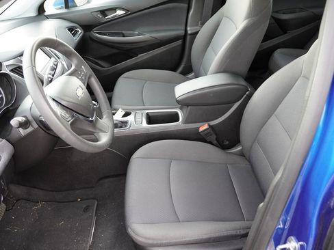 Used 2019 Chevrolet Cruze LT w/ Convenience Package image 4