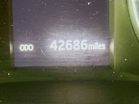 Used 2019 Toyota Highlander Limited Platinum FWD image 12
