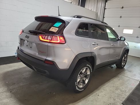 Used 2019 Jeep Cherokee Trailhawk w/ Cold Weather Group AWD/4WD image 3