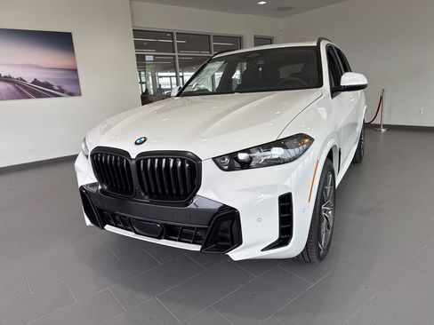 New 2026 BMW X5 xDrive40i image 3