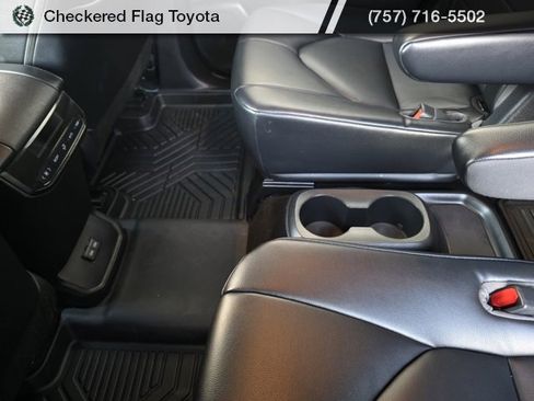 Used 2023 Toyota Highlander XLE image 40