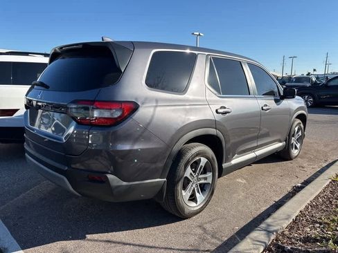 Used 2025 Honda Pilot EX-L image 3