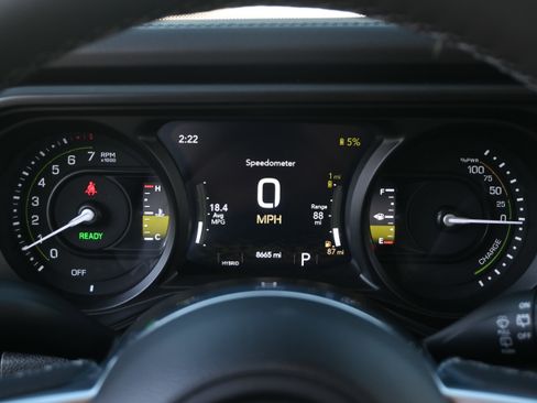 Used 2025 Jeep Wrangler Sahara w/ Safety Group image 23