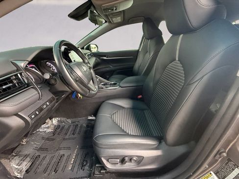 Used 2024 Toyota Camry SE image 10