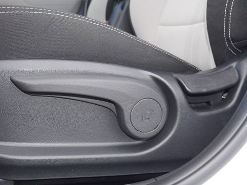 Used 2025 Hyundai Venue SEL FWD image 34