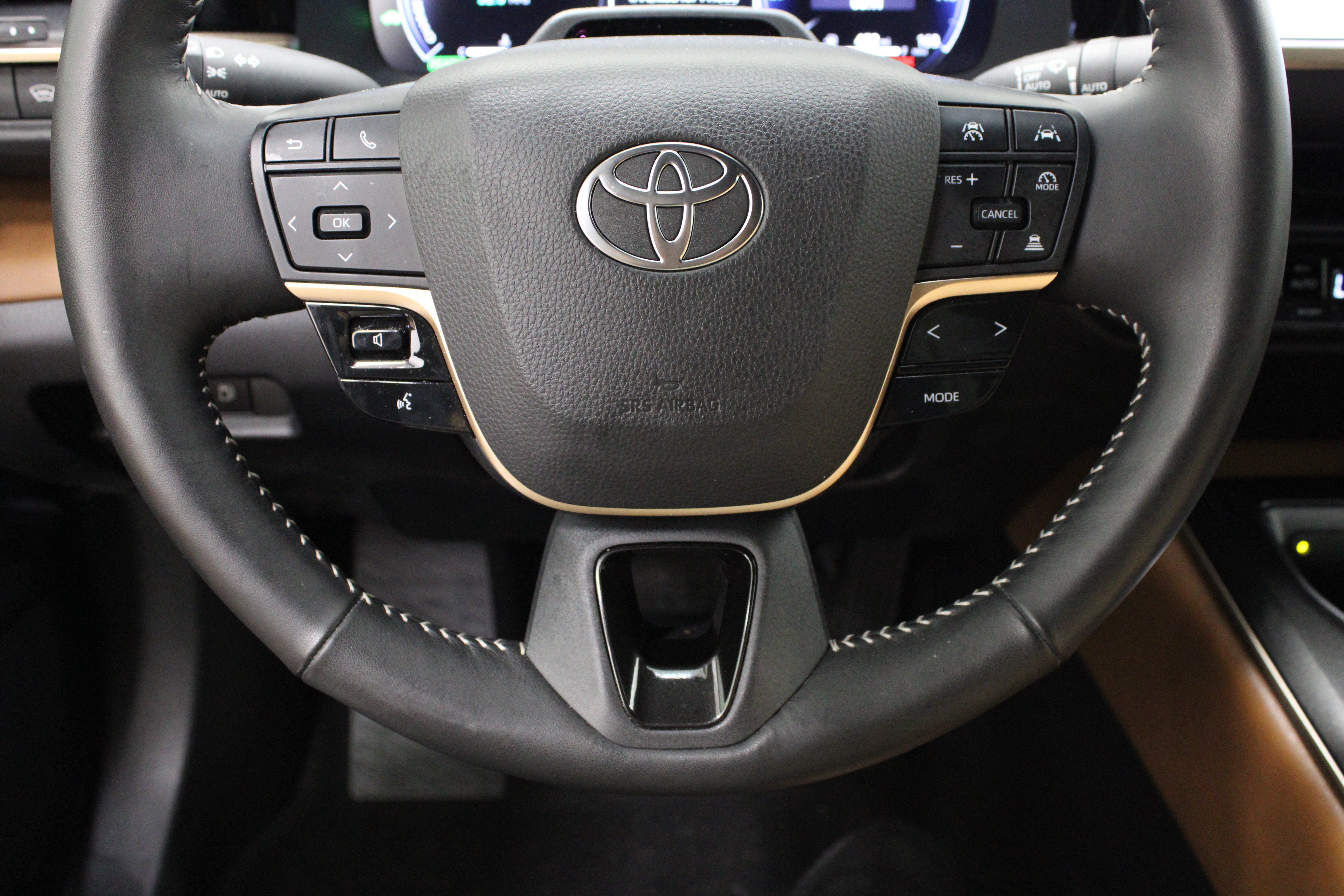 Used 2025 Toyota Crown w/ Advanced Technology Package AWD/4WD image 25
