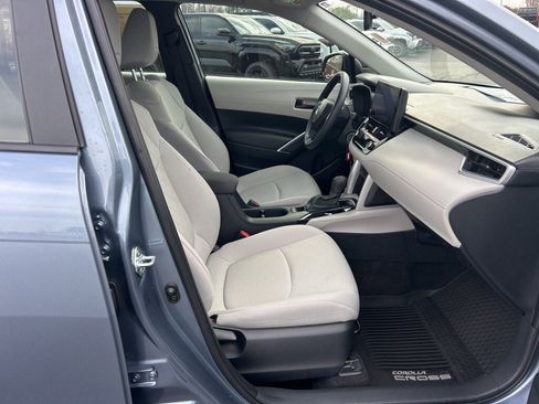 Used 2024 Toyota Corolla Cross L image 19