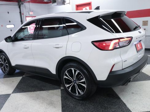 Used 2022 Ford Escape SE w/ SE Sport Appearance Package image 6