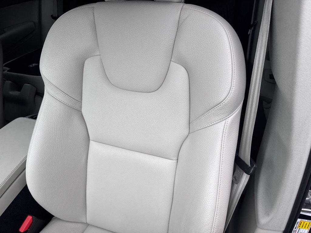 Used 2023 Volvo XC90 B6 Plus AWD/4WD image 32