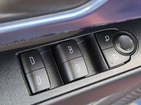 Used 2026 Chevrolet Equinox EV LT w/ Convenience Package II FWD image 11