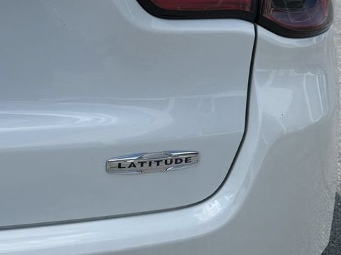 Used 2024 Jeep Compass Latitude AWD/4WD image 6