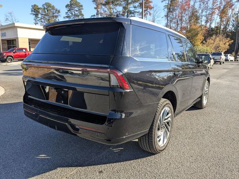 Certified 2025 Lincoln Navigator Reserve image 5