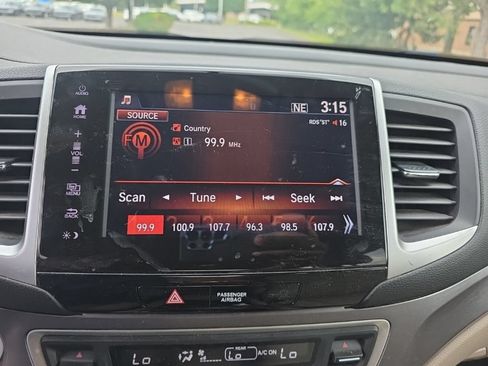Used 2018 Honda Pilot EX image 16