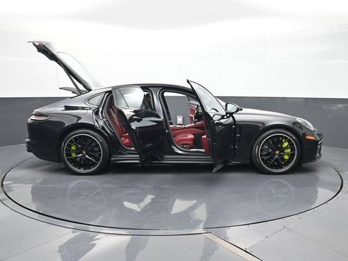 Certified 2024 Porsche Cayenne AWD/4WD image 32