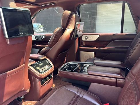 Used 2018 Lincoln Navigator Black Label w/ Cargo Package AWD/4WD image 33