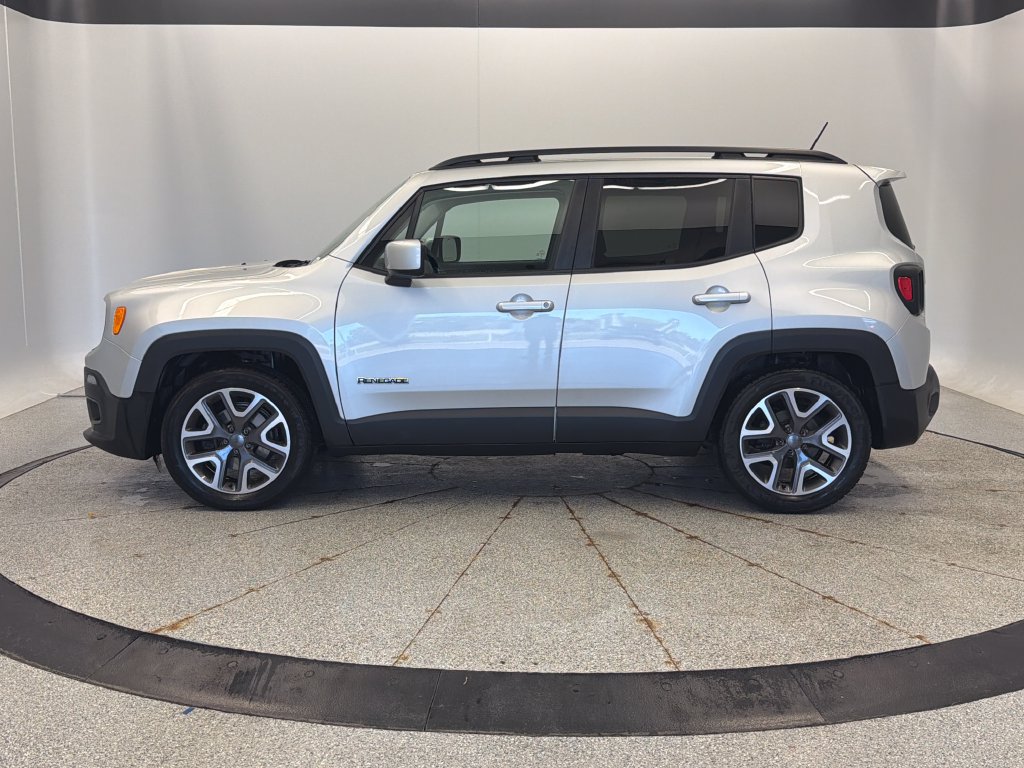 Used 2015 Jeep Renegade Latitude FWD image 2