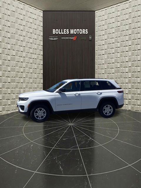 Used 2023 Jeep Grand Cherokee Laredo AWD/4WD image 9
