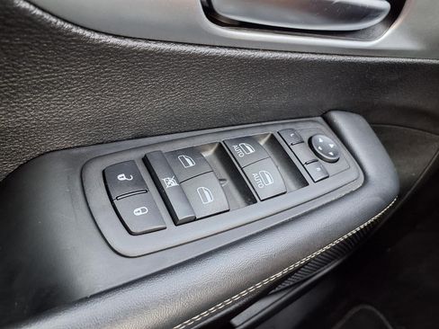 Certified 2023 Chrysler Pacifica Touring-L w/ S Appearance Package AWD/4WD image 18