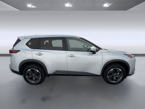 Used 2025 Nissan Rogue SV AWD/4WD image 8